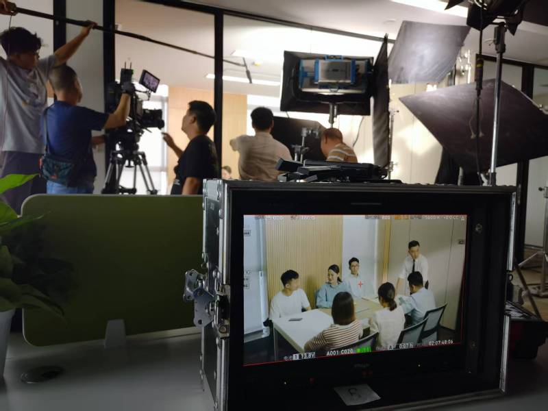 绍兴县TVC拍摄公司：科技产品视觉化大师，诠释未来感与功能美学