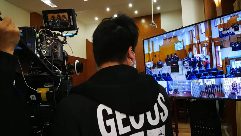 AI生成VS人工创意——绍兴县广告片拍摄公司的技术浪漫主义实践